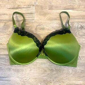 Victoria Secret Miraculous Bombshell Plunge Satin Lace Bra